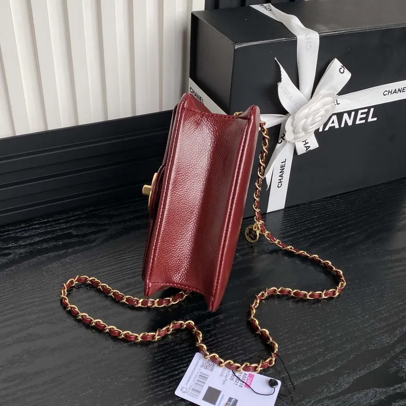 Chanel AS5218 Mini taška s klopou z lesklé telecí kůže a zlatého kovu, červená