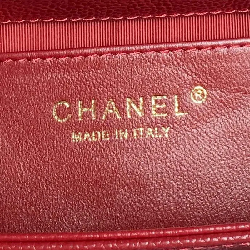 Chanel AS5218 Mini taška s klopou z lesklé telecí kůže a zlatého kovu, červená