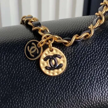 Chanel AS5218 Mini taška s klopou z lesklé telecí kůže a zlatého kovu, černá