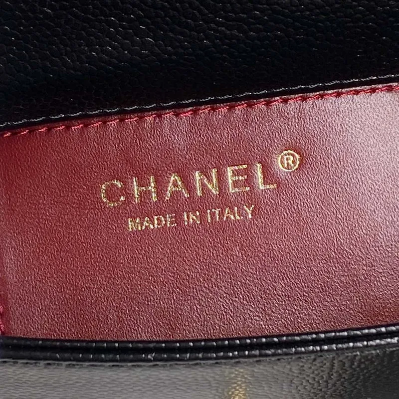 Chanel AS5218 Mini taška s klopou z lesklé telecí kůže a zlatého kovu, černá