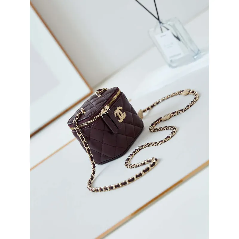 Chanel AP4302 Mini psaníčko s reliéfním kamínkem a řetízkem, kosmetická taštička, vínově červená