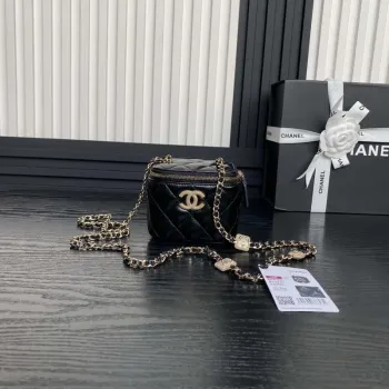 Chanel AP4302 Mini psaníčko s reliéfním kamínkem a řetízkem, černá