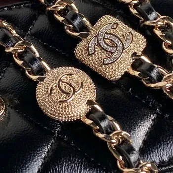 Chanel AP4302 Mini psaníčko s reliéfním kamínkem a řetízkem, černá