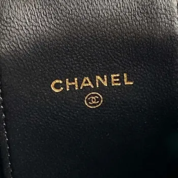 Chanel AP4302 Mini psaníčko s reliéfním kamínkem a řetízkem, černá