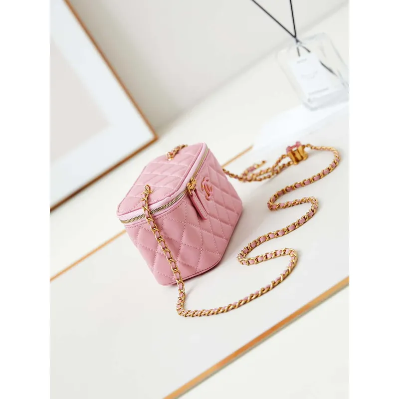 Chanel AP3940 Kabelka s řetízkem a smaltovanou sponou z jehněčí kůže, růžová