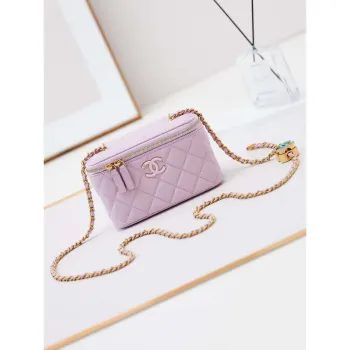 Chanel AP3940 Clutch s řetízkem, taška z jehněčí kůže s emailtovou sponou, světle fialová