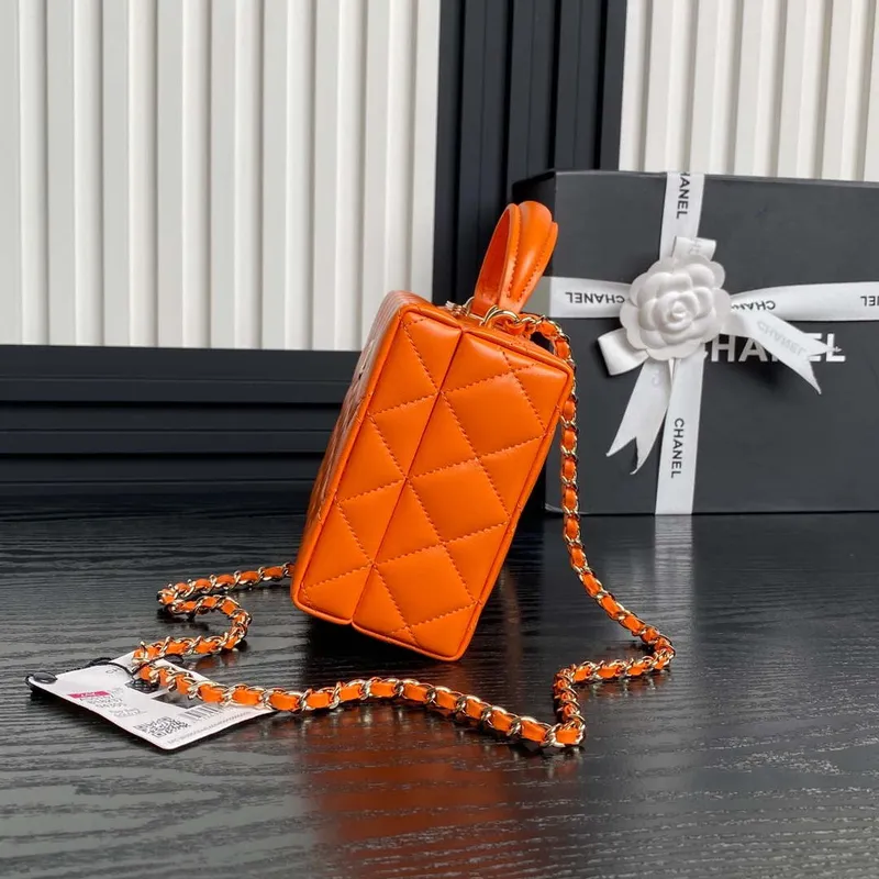 Chanel 25A AS5167 Malá kabelka z jehněčí kůže, oranžová