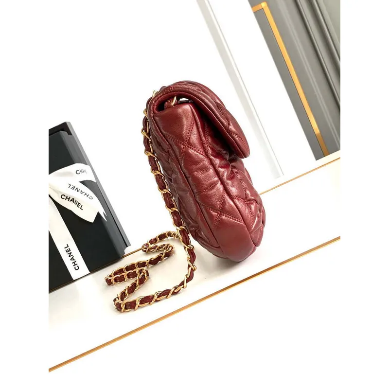 Chanel 24K Nová malá taška Saddle z jehněčí kůže AS9980 Červená zlatá