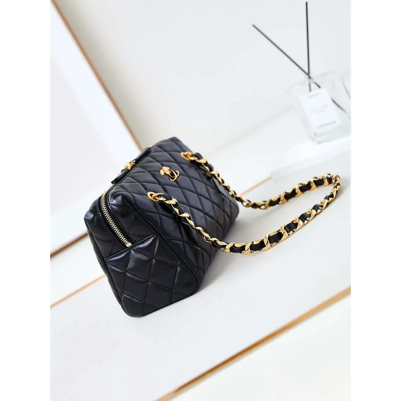 Chanel 24K Nová bowlingová koule z voskované jehněčí kůže AS5152 Černá Zlatá