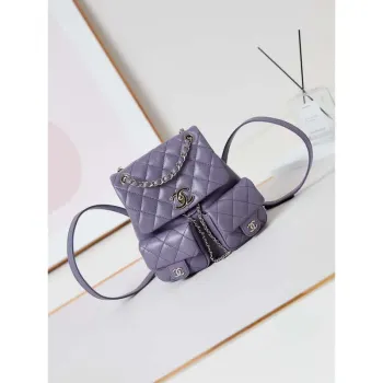 Batoh Chanel AS3860 z lesklé telecí kůže se zlatým a světle fialovým vzorem