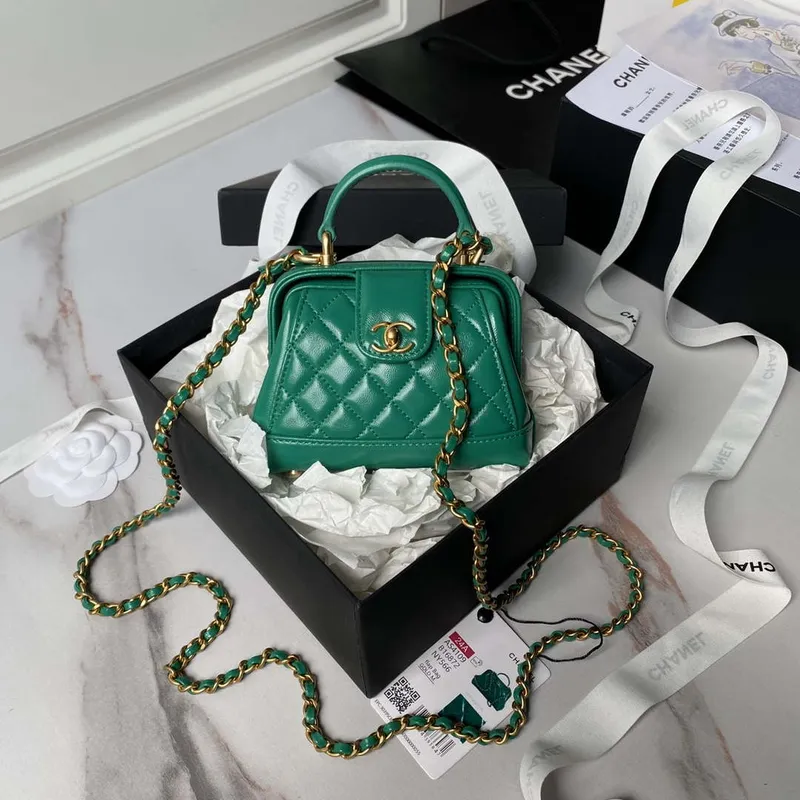 Chanel AS4109 Mini taška s klopou a horním uchem Lesklá jehněčí kůže a zlatý kov Zelená