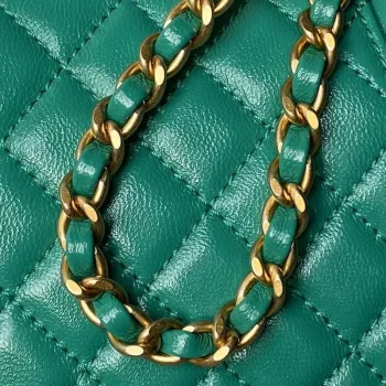 Chanel AS4109 Mini taška s klopou a horním uchem Lesklá jehněčí kůže a zlatý kov Zelená