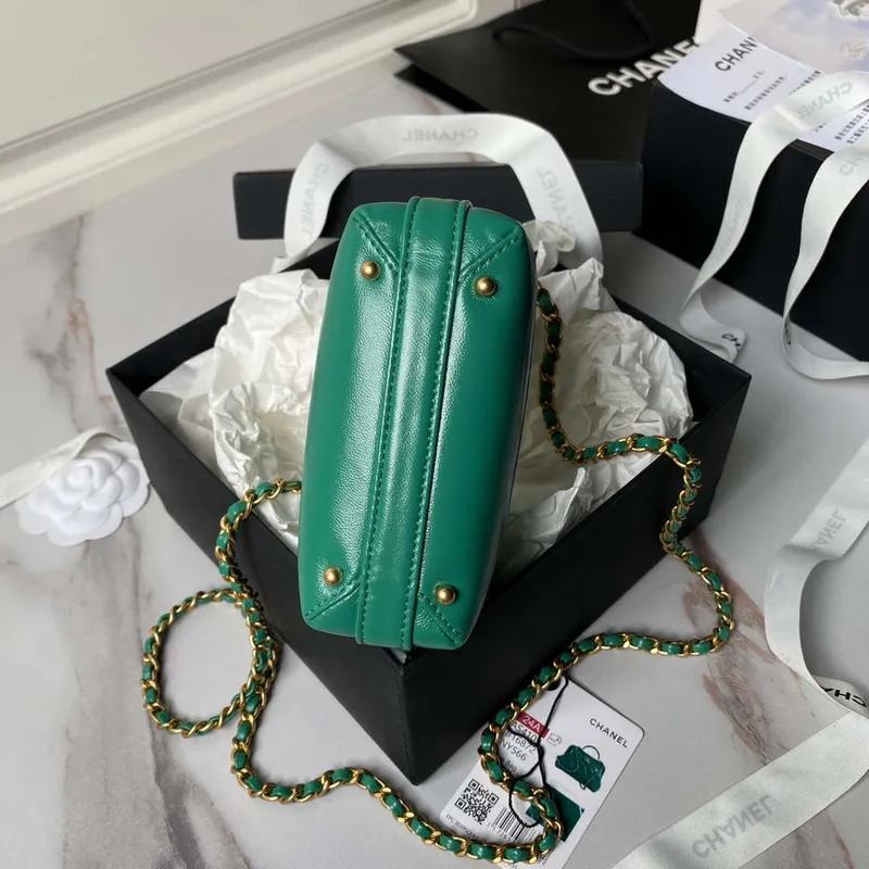 Chanel AS4109 Mini taška s klopou a horním uchem Lesklá jehněčí kůže a zlatý kov Zelená