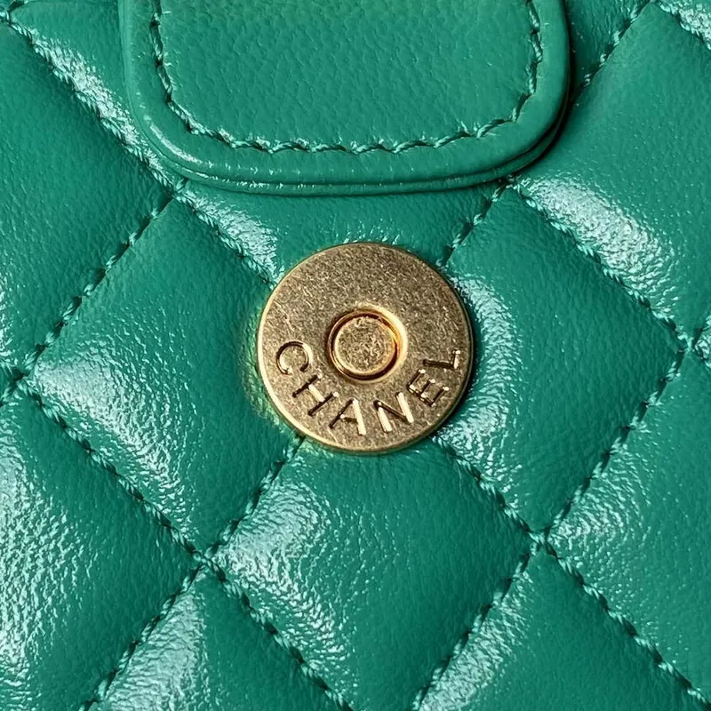 Chanel AS4109 Mini taška s klopou a horním uchem Lesklá jehněčí kůže a zlatý kov Zelená