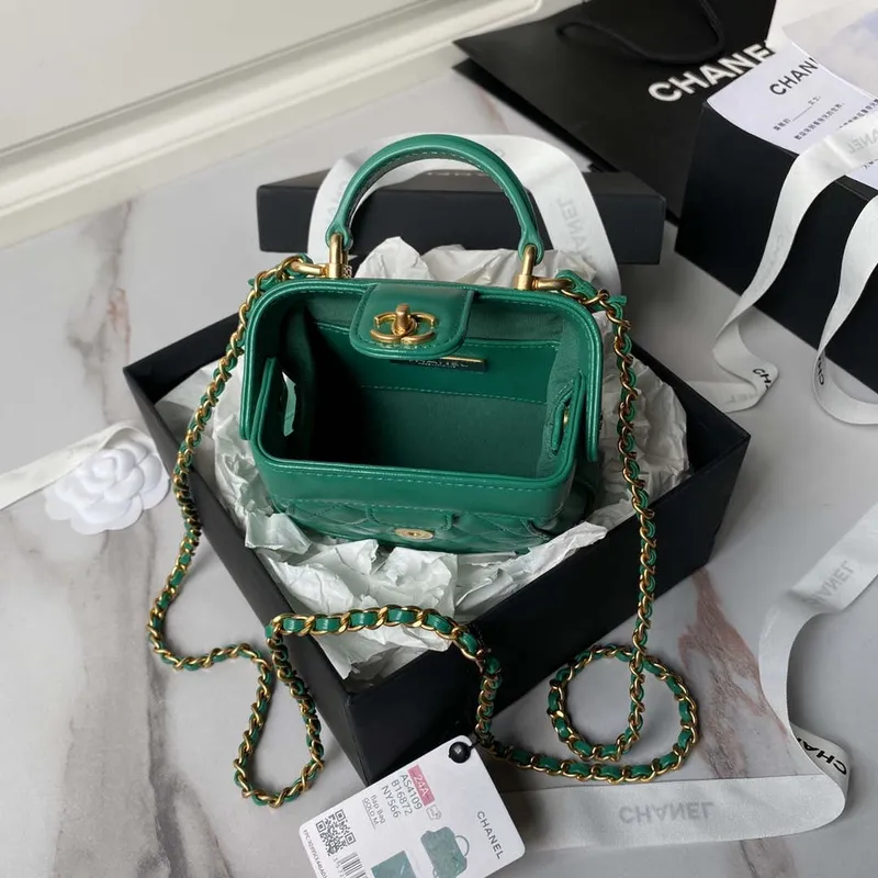 Chanel AS4109 Mini taška s klopou a horním uchem Lesklá jehněčí kůže a zlatý kov Zelená