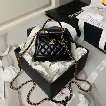 Chanel AS4109 Mini taška s klopou a horním uchem Lesklá jehněčí kůže a zlatý kov Černá