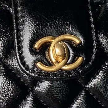 Chanel AS4109 Mini taška s klopou a horním uchem Lesklá jehněčí kůže a zlatý kov Černá