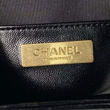 Chanel AS4109 Mini taška s klopou a horním uchem Lesklá jehněčí kůže a zlatý kov Černá
