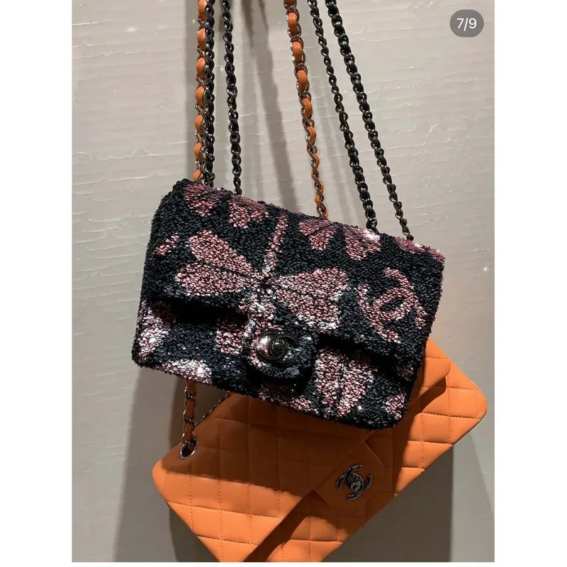 Chanel AS4561 Večerní kabelka s flitry a černým kovovým lemováním Černá a  růžová