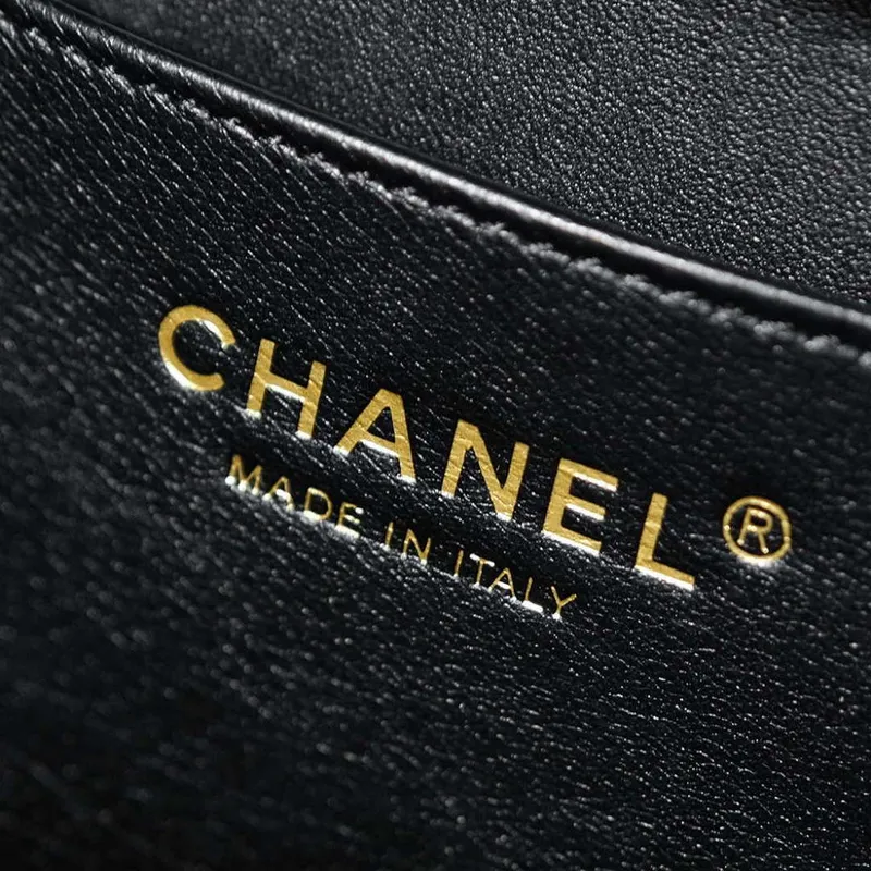 Chanel 25A Podzimní a zimní nová kosmetická taška z jehněčí kůže, černá