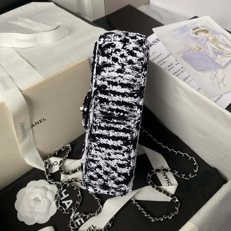 Chanel AS4561 Večerní kabelka s flitry a stříbrnými kovovými detaily, černá a bílá