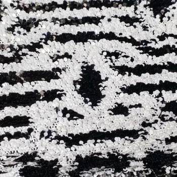 Chanel AS4561 Večerní kabelka s flitry a stříbrnými kovovými detaily, černá a bílá