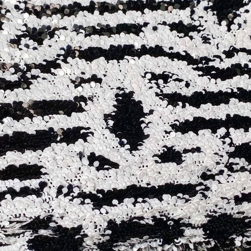 Chanel AS4561 Večerní kabelka s flitry a stříbrnými kovovými detaily, černá a bílá