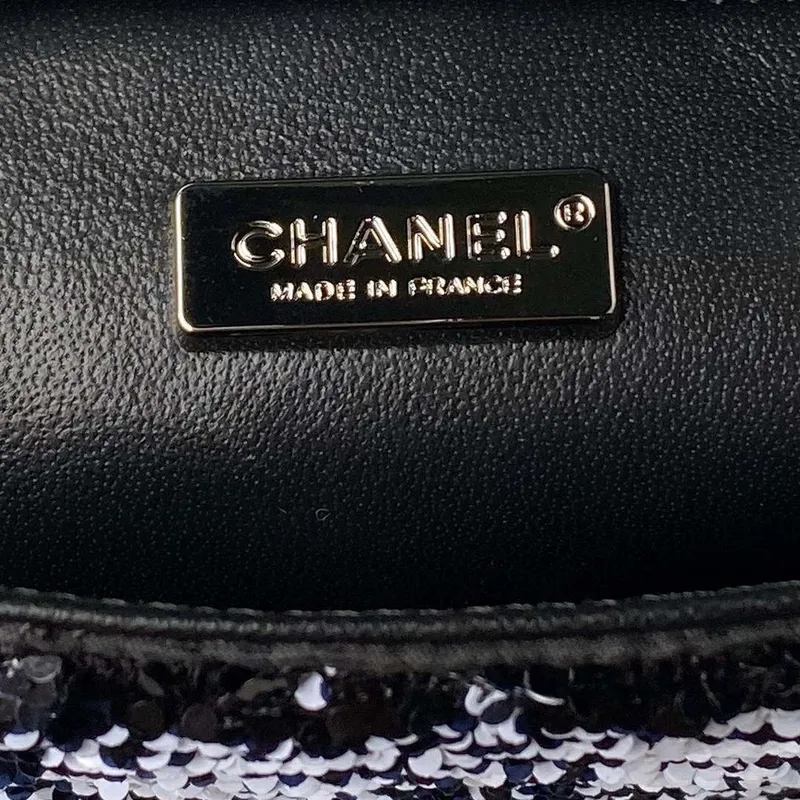 Chanel AS4561 Večerní kabelka s flitry a stříbrnými kovovými detaily, černá a bílá