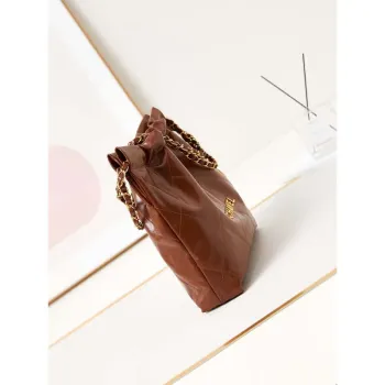 Chanel 22 AS3260 Malá kabelka z lesklé telecí kůže, hnědá se zlatými detaily