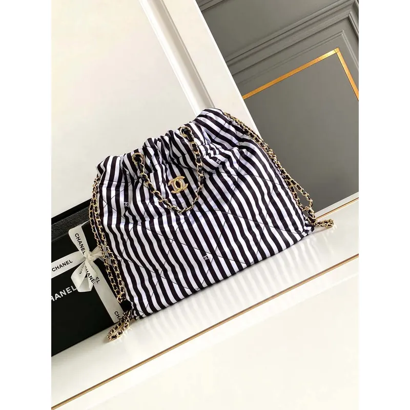 Chanel AS4692 Velký batoh s potiskem a zlatými kovovými detaily, bílá a černá