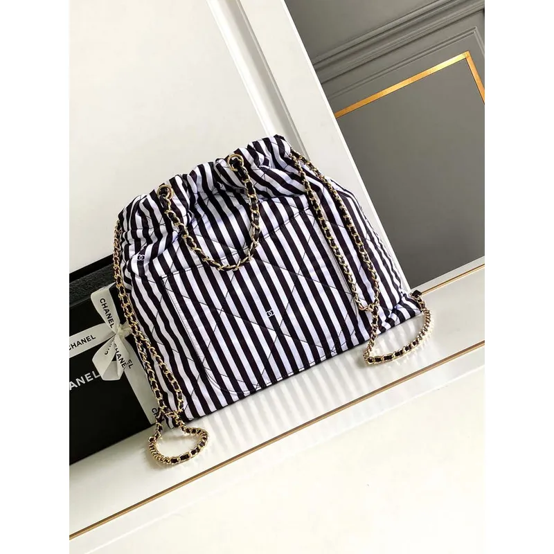 Chanel AS4692 Velký batoh s potiskem a zlatými kovovými detaily, bílá a černá