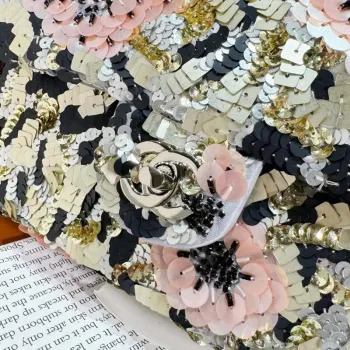 Chanel A69900 Mini Flap AS1116 Stříbrné flitry a skleněné perly