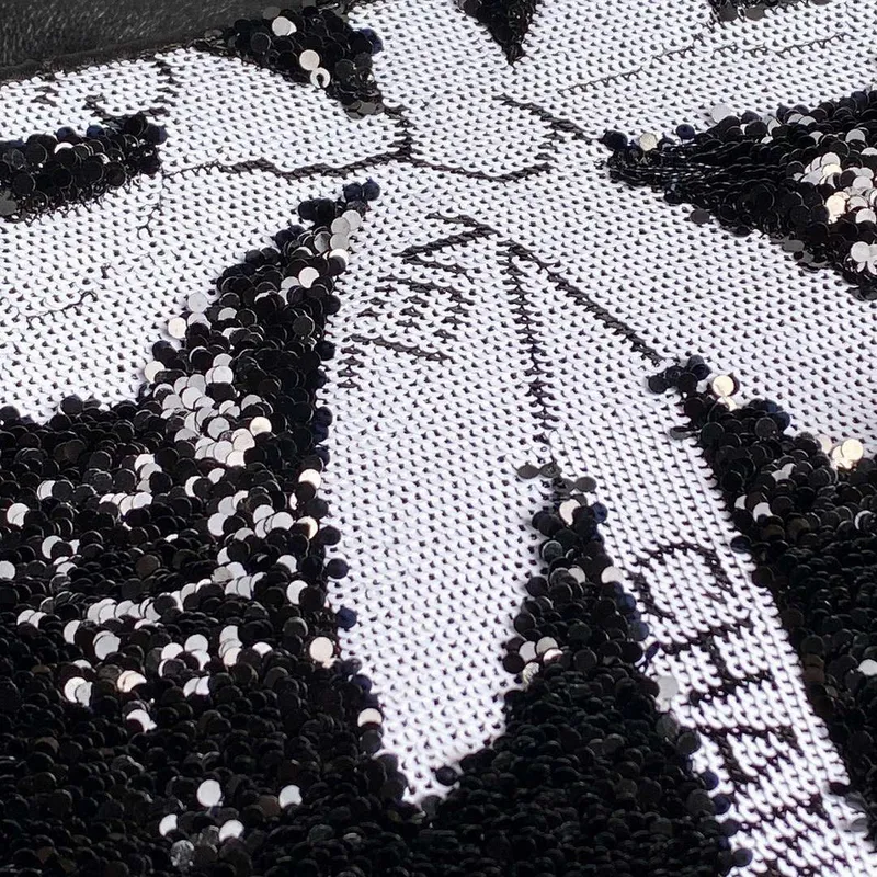 Chanel AS4561 Večerní kabelka s flitry a stříbrnými kovovými detaily, černá a bílá