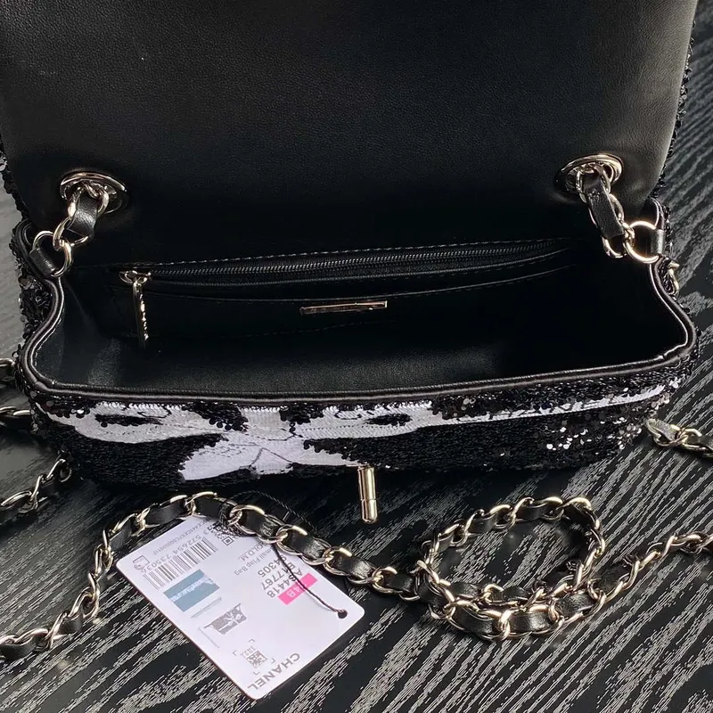 Chanel AS4561 Večerní kabelka s flitry a stříbrnými kovovými detaily, černá a bílá