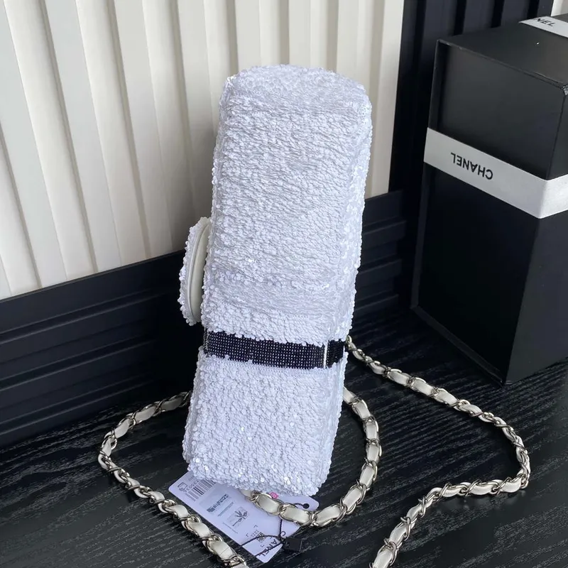 Chanel AS4561 Večerní kabelka s flitry a stříbrnými kovovými detaily, bílá a černá