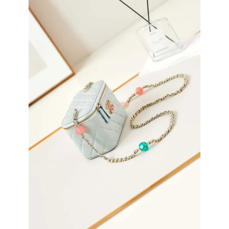 Chanel AP3784 Kabelka s řetízkem Kabelka z jehněčí kůže s emaillovanou sponou AP3231 Světle modrá