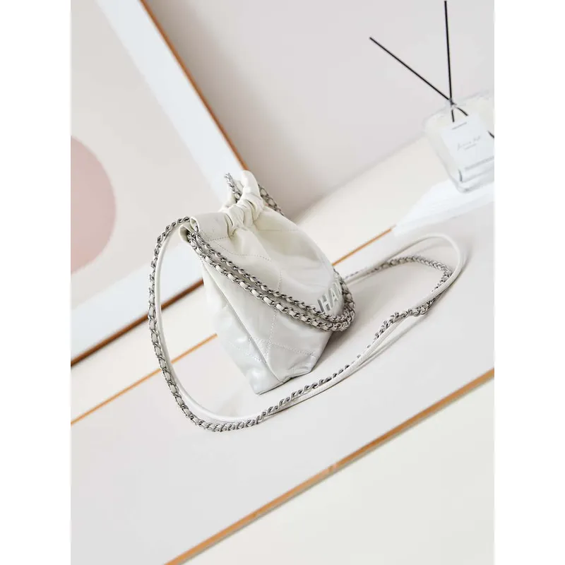 Chanel 22 Mini kabelka z lakované telecí kůže s gradientem a lakovaným kovem AS3980 Bílá a růžová stříbrná