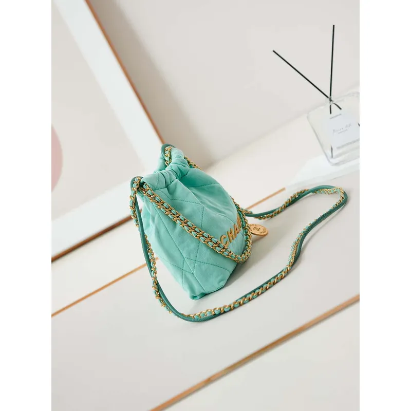 CHANEL 22 Mini kabelka z prané plátna a zlatého kovu AS3980 Zelená