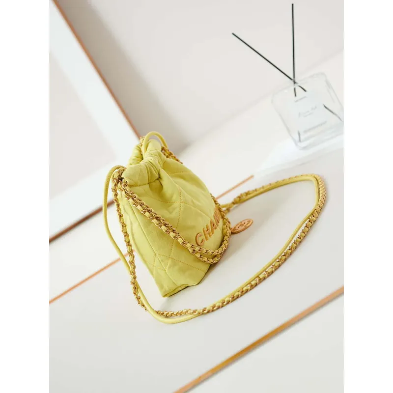 CHANEL 22 Mini kabelka z prané plátna a zlatého kovu AS3980 Žlutá