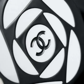 Chanel AS3548 Večerní kulatá kabelka z jehněčí kůže, bílá