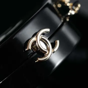 Chanel AS3548 Večerní kulatá kabelka z jehněčí kůže, bílá