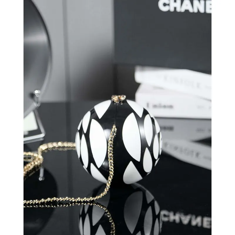 Chanel AS3716 Večerní fotbalová bota z jehněčí kůže, bílá