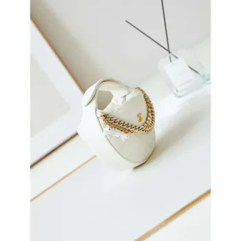 Chanel AP3943 Pouzdro z lesklé telecí kůže s povrchovou úpravou a zlatým kovovým detailem, bílé