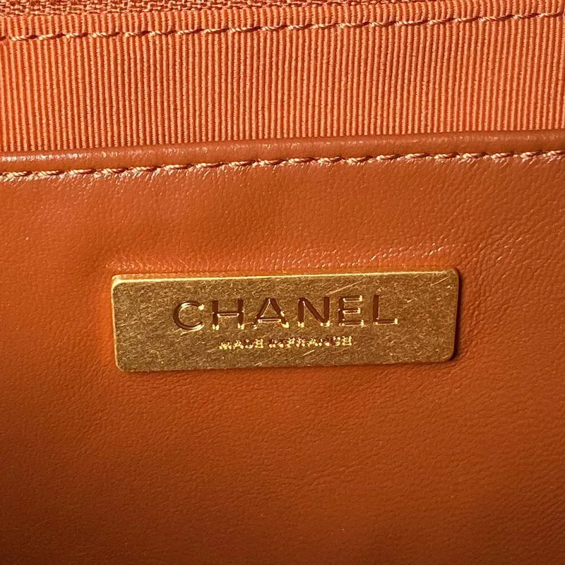 Chanel AS4959  Taška s klopou a horním uchem Lesklá jehněčí kůže a zlatý kov Hnědá