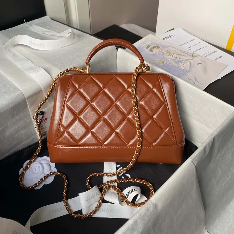 Chanel AS4959  Taška s klopou a horním uchem Lesklá jehněčí kůže a zlatý kov Hnědá