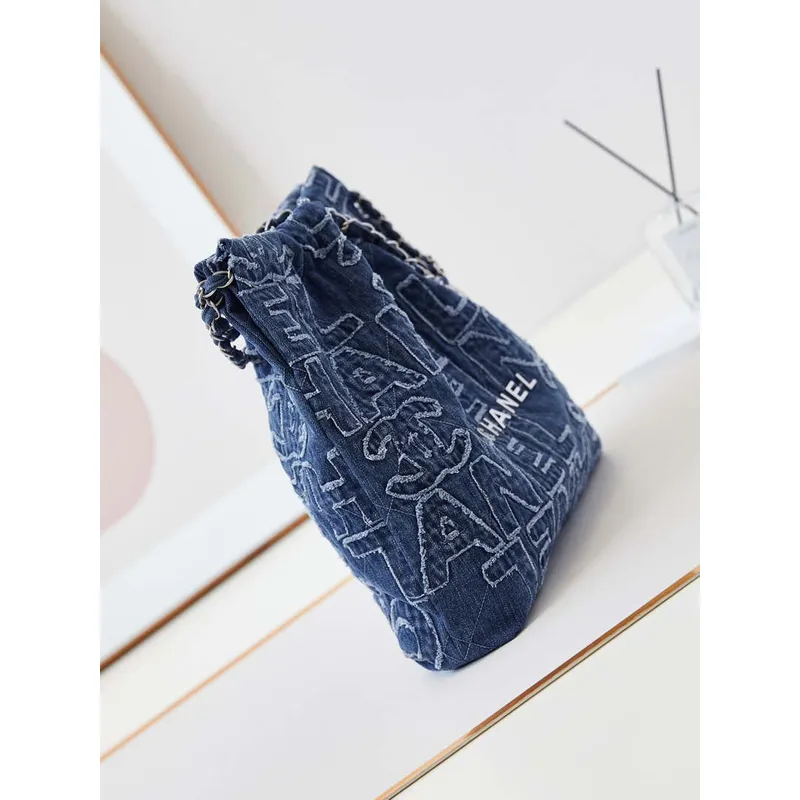 Chanel 22 AS3261 Kabelka 24A Denim s výšivkou a stříbrnými kovovými detaily