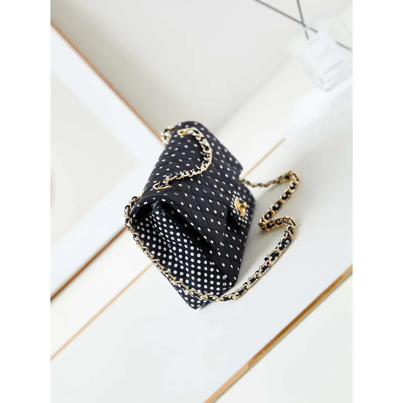 Chanel A01112 Černá látka s klopou s potiskem bílých kapek deště