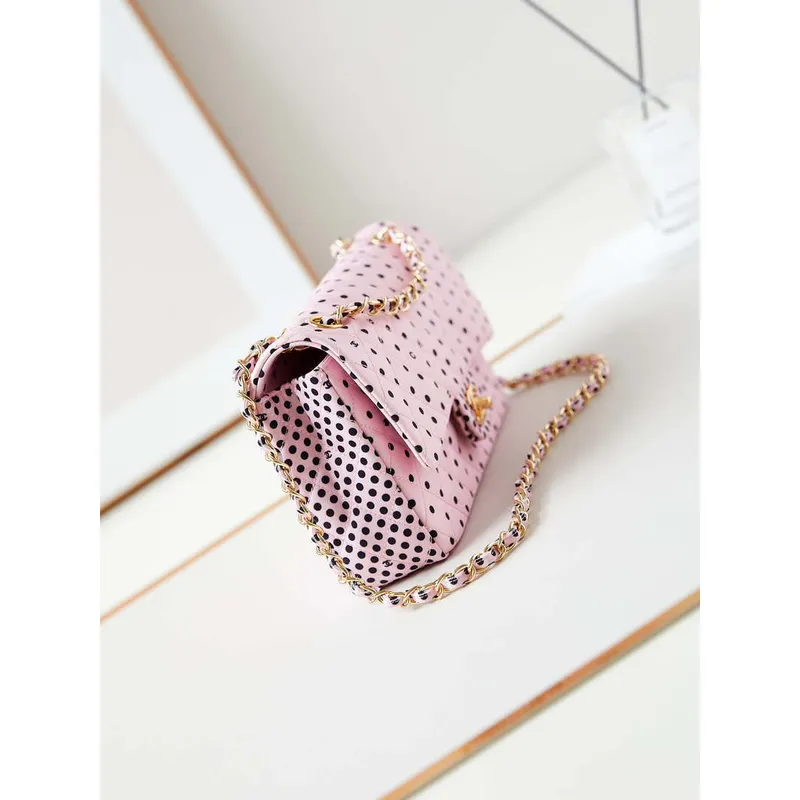 Chanel A01112 Klopová růžová látka s potiskem bílých kapek deště