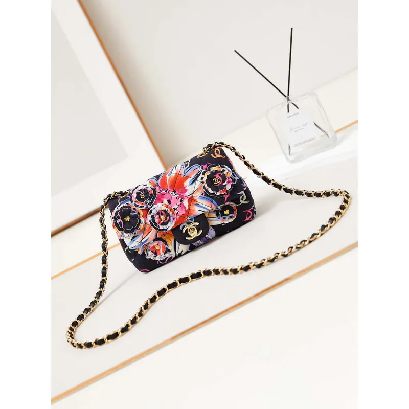 Chanel A69900 Mini Flap Potiskovaná látka a zlatý kov AS1116  Černá a vícebarevná
