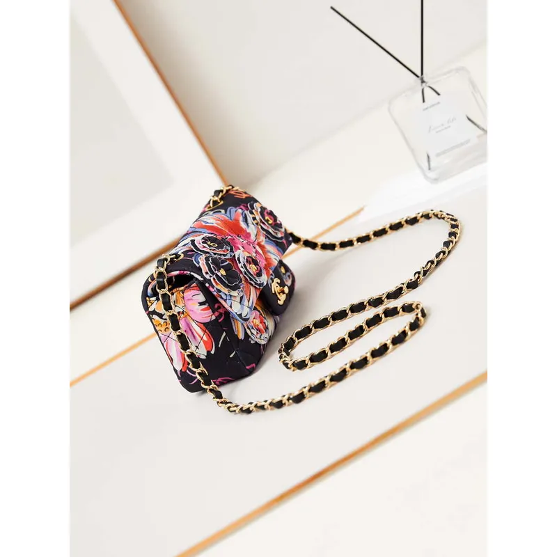 Chanel A69900 Mini Flap Potiskovaná látka a zlatý kov AS1116  Černá a vícebarevná
